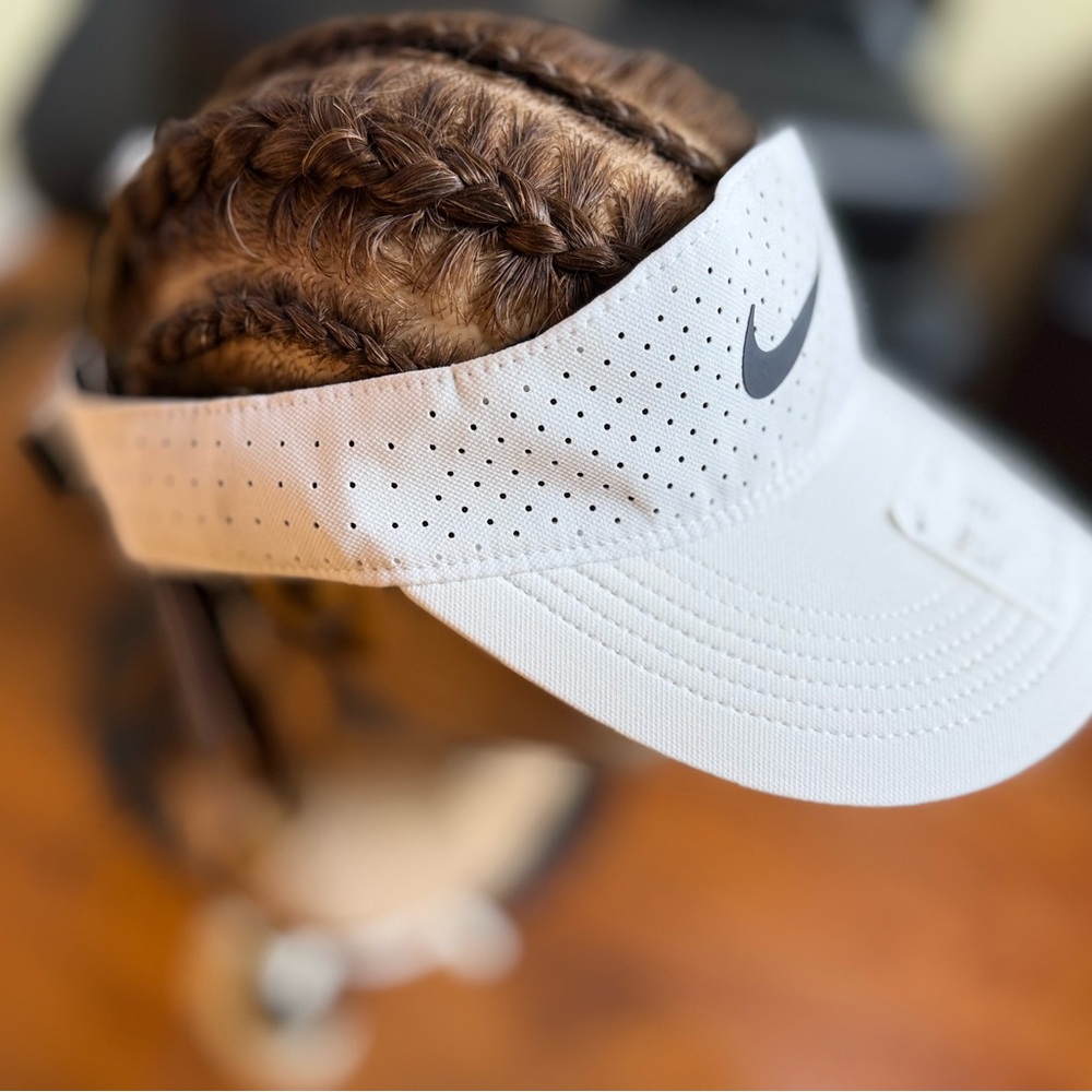 Nike Men’s White Aerobill Visor !!!